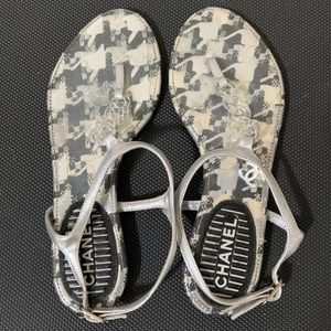 Chanel printed thongs sandals